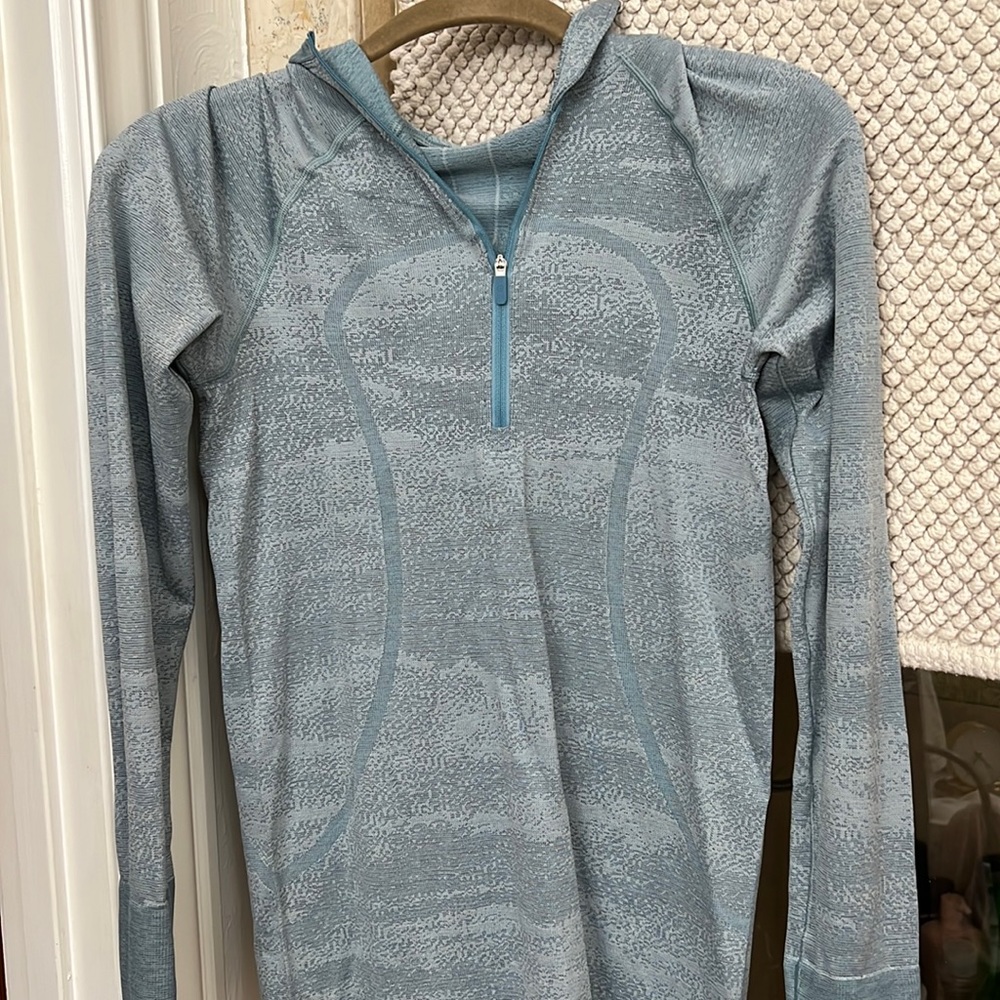 Lululemon swift stride with hood